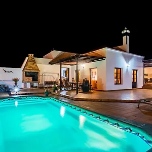 Eslanzarote Acoruma House, Super Wifi, Heated Pool , Guime Spain